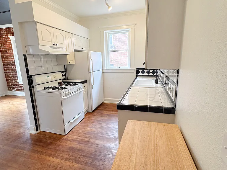 Kitchen (facing south)