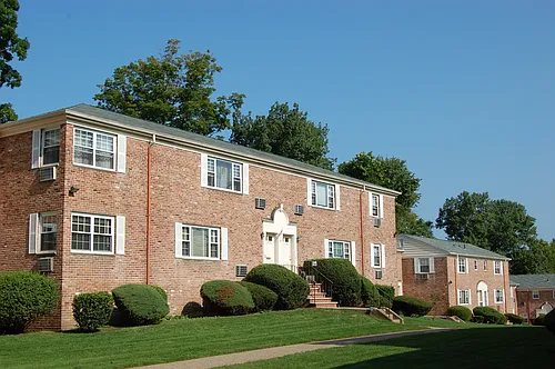 Wedgewood Manor Photo 1