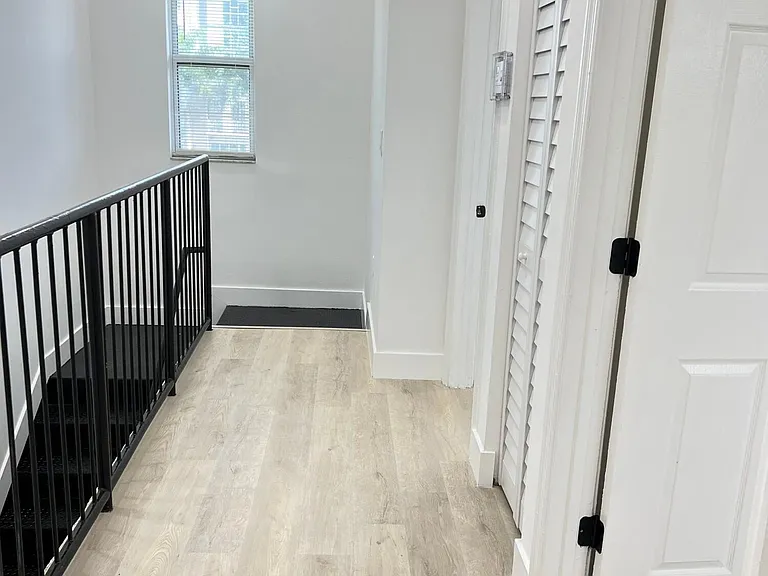 720 NW 61st St #10 — Photo 25