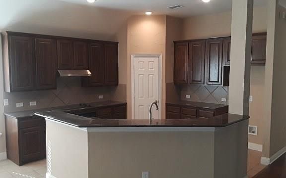 5th image of 624 Country Meadow Dr