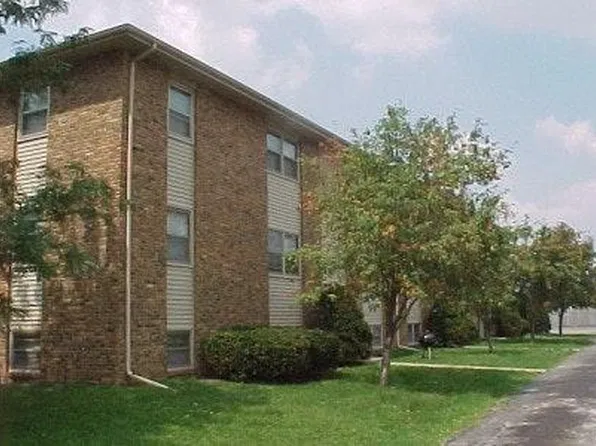 101 N Williamsburg Dr, Bloomington, IL 61704