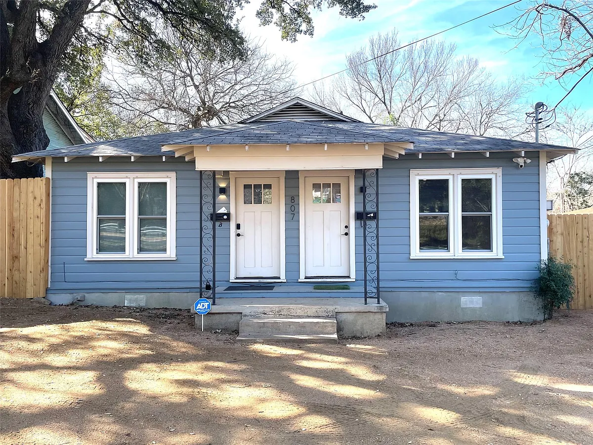 Building Photo - 807 E Riverside Dr #A