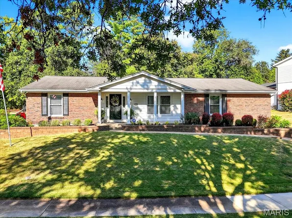 3 Springlake Ct, Ballwin, MO 63011