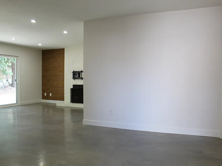 1135 Myra Ave — Photo 6