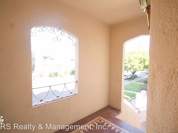 4th image of 8244 Blackburn Ave