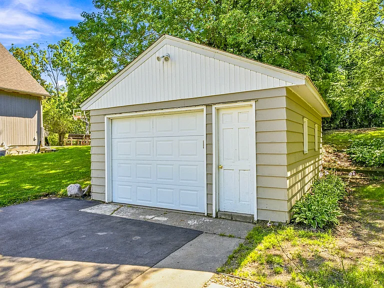 Detached one-car garage
