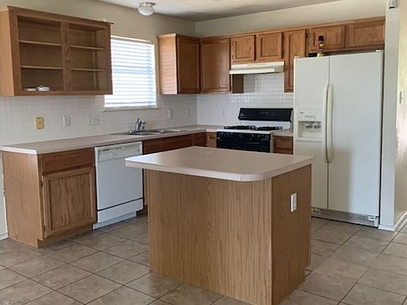 3rd image of 14625 Montoro Dr
