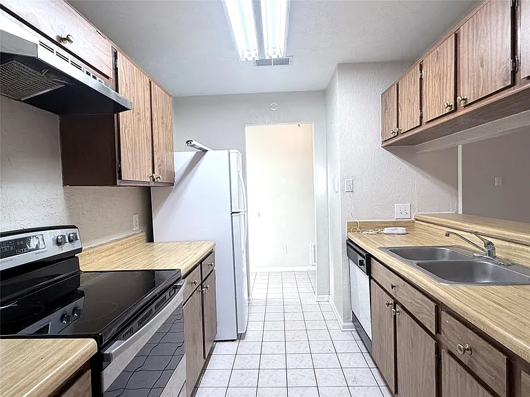 1318 Sand Stone Dr — Photo 20