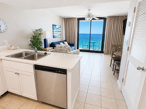 4th image of 533 W Beach Blvd #904