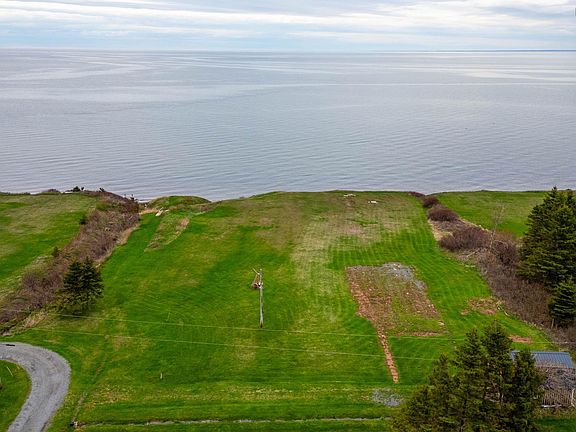 3rd image of 70 Island View Ln