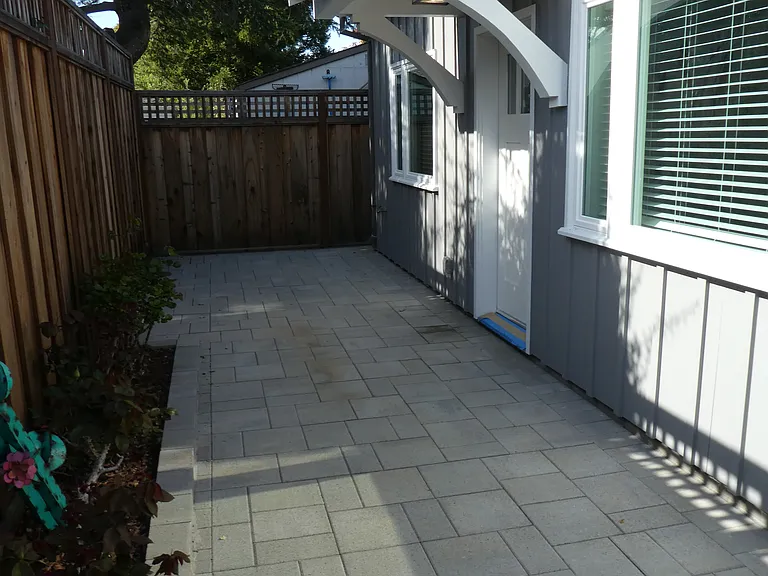608 Howard Ave #A — Photo 3