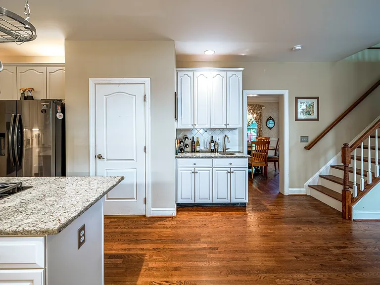 1115 Amanda Dr — Photo 24