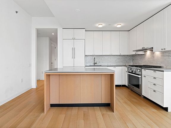 5th image of 50 W 30th St APT 16B