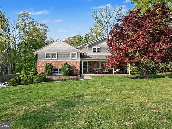 3rd image of 443 Woodcrest Rd