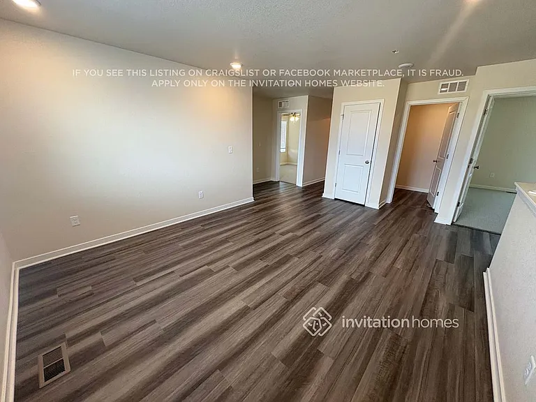 462 Elbert St — Photo 6