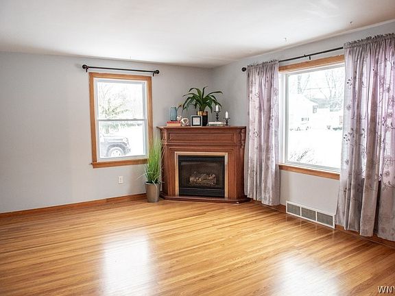 2nd image of 40 Milford St