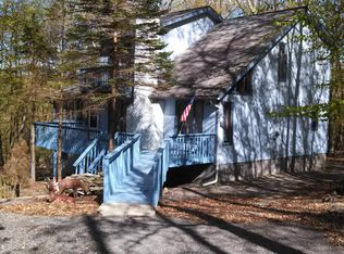 110 Bishop Ct, Bushkill, PA 18324