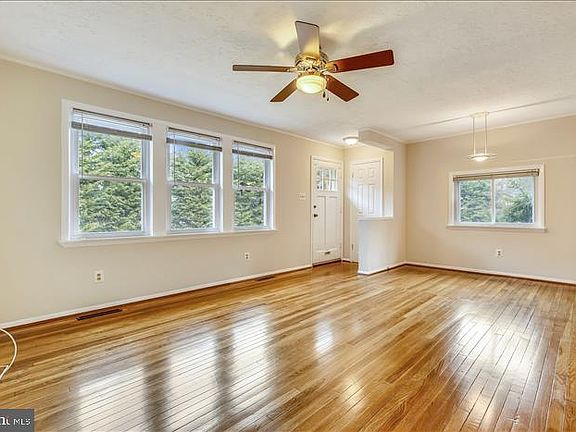 4th image of 1605 Crawford Dr