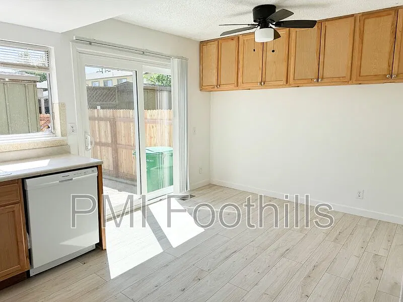 2 bed, 1.5 bath, 1040 sqft, $2,087 — Photo 4