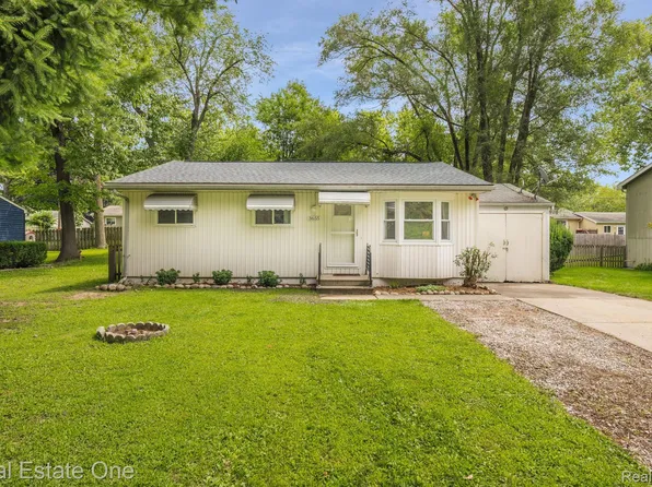 3655 Knollview Ave, West Bloomfield, MI 48324