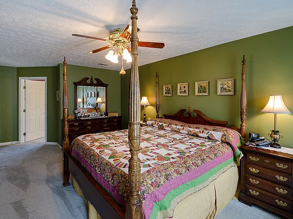 3rd image of 5204 Glenmoore Way
