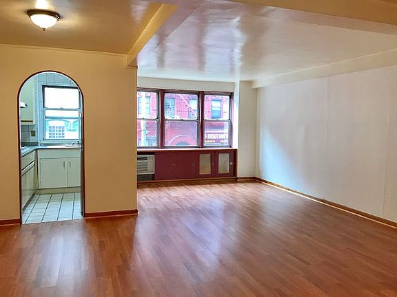 3rd image of 50 Bayard St APT 2E
