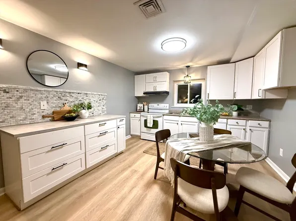 5455 N Main St APT 13A, Fall River, MA 02720