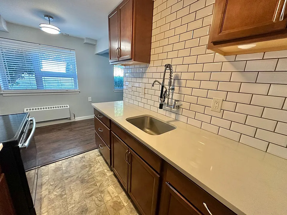 530 W Olympic Pl #209