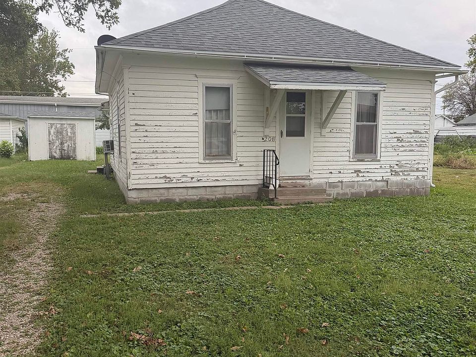 1st image of 208 E Walnut St