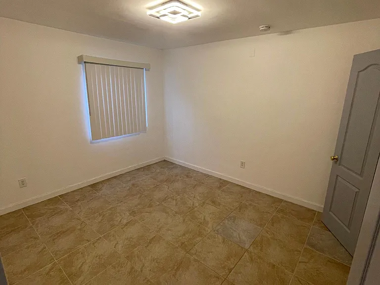 217 E Taylor St — Photo 24