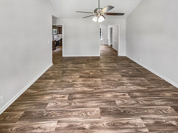 3rd image of 124 Langston Ct