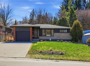 84 Pleasant Ave, Dundas, ON L9H 3T4