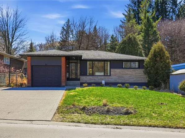 84 Pleasant Ave, Dundas, ON L9H 3T4