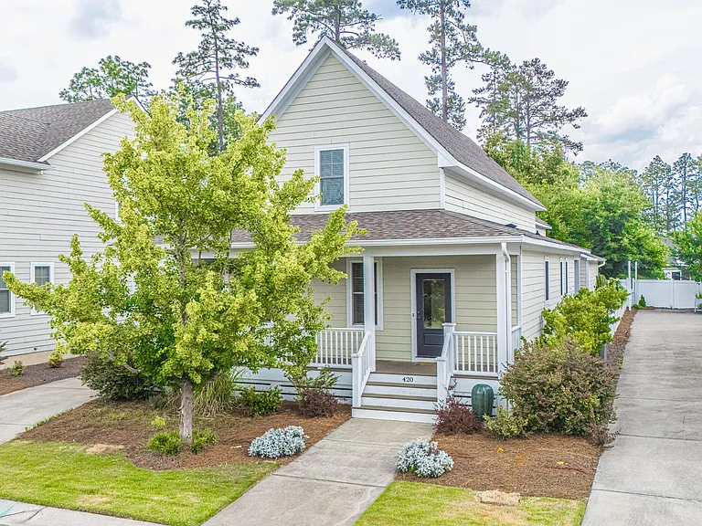 420 Manning Sq — Photo 1