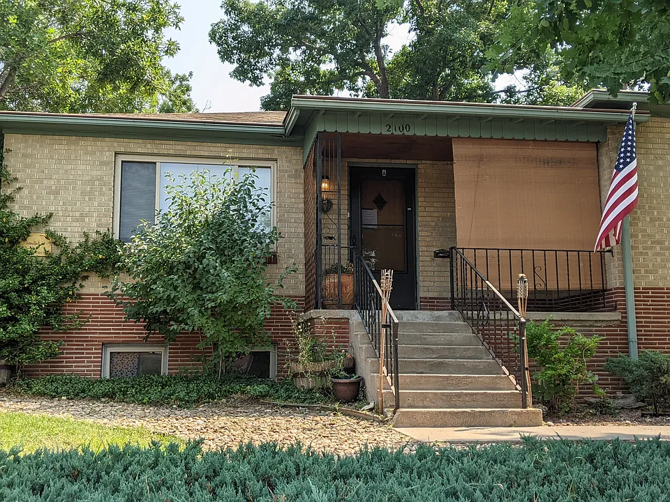 302 E Evans Ave