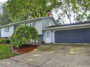 110 Derbyshire Rd, Waterloo, IA 50701