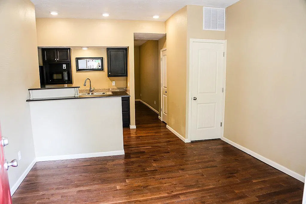 2 bed, 1200 sqft, $970 — Photo 2