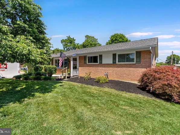 17707 Woodcrest Rd, Hagerstown, MD 21740