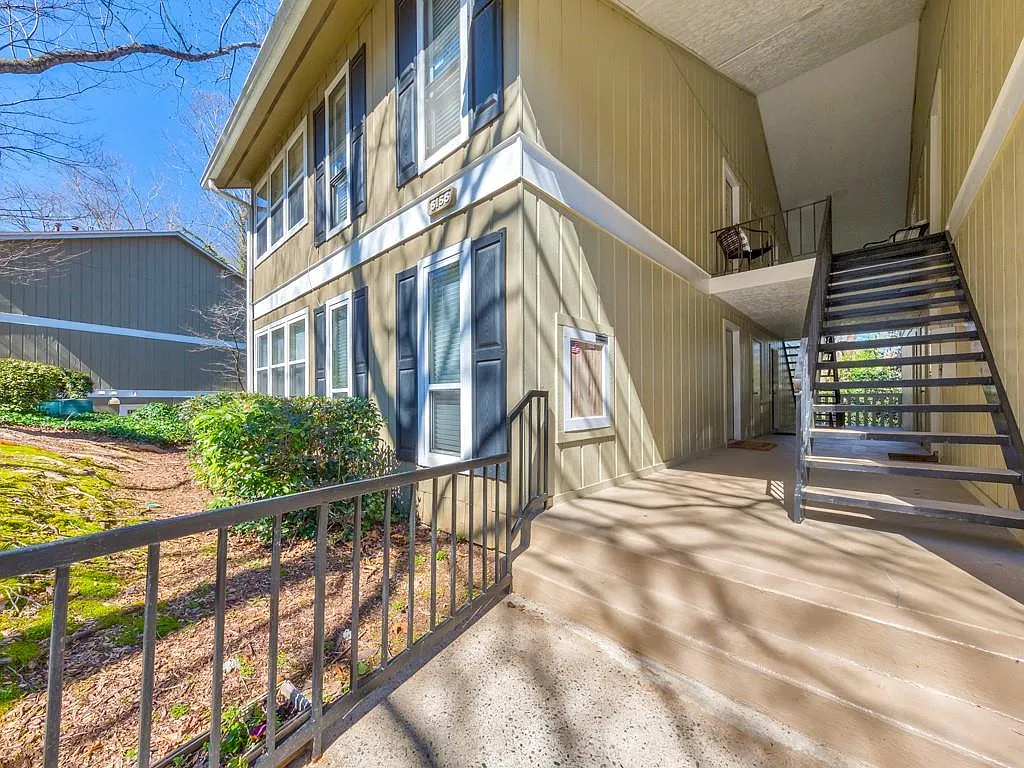 2 bed, 2.0 bath, 748 sqft, $1,500 — Photo 2