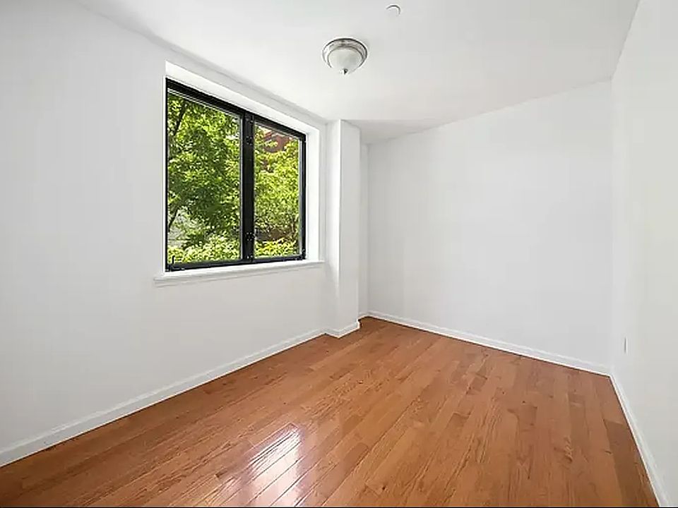 2nd image of 1980 Amsterdam Ave Unit 3D
