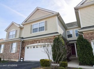 547 Bobby Ann Ct, Roselle, IL 60172