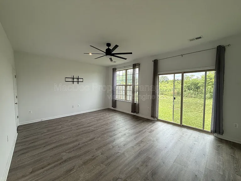 2401 Copa Ct — Photo 2