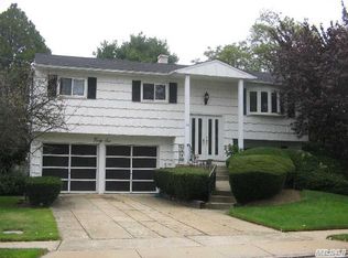 46 Sand St, Massapequa, NY 11758