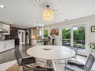 130 Stirrup Ln, Syosset, NY 11791