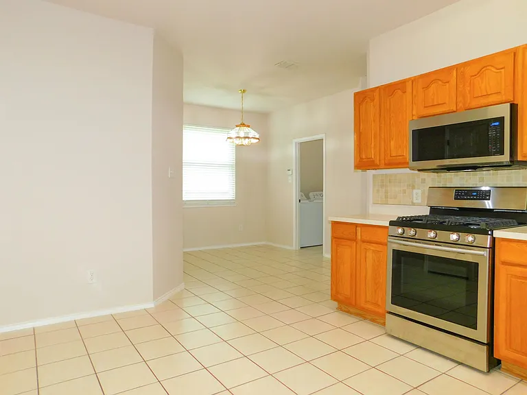 7917 Seven Oaks Ln — Photo 13