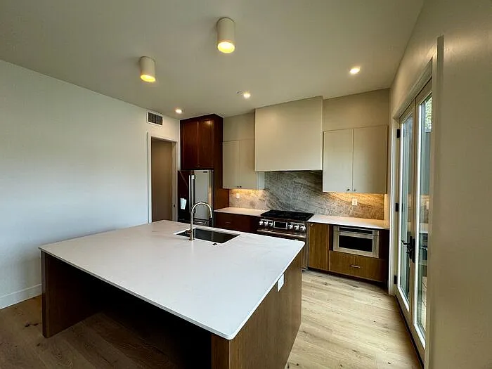 230 Washington St NE — Photo 15