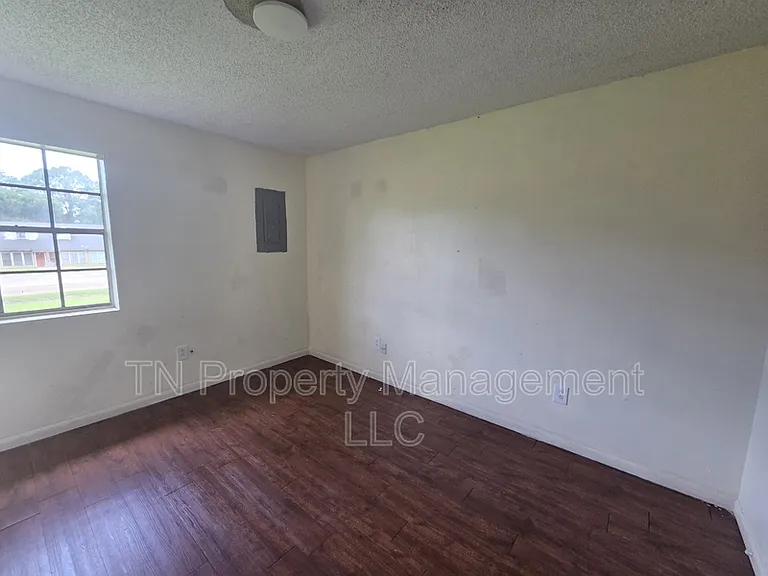 202 Belgium St #C — Photo 5