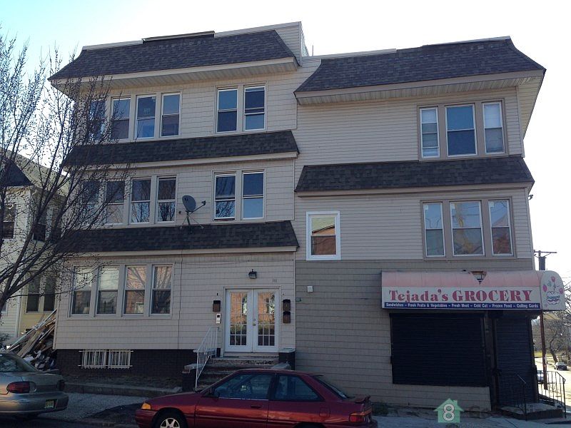 1st image of 277 Hawthorne Ave APT 3