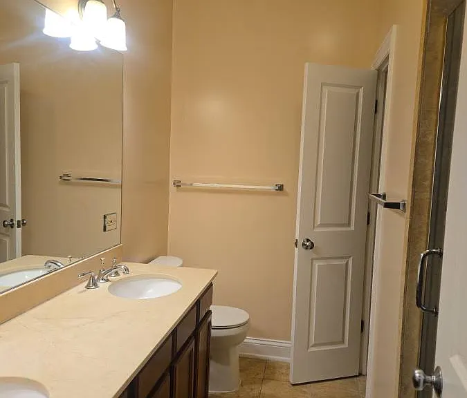 704 E 51st St #2W — Photo 7