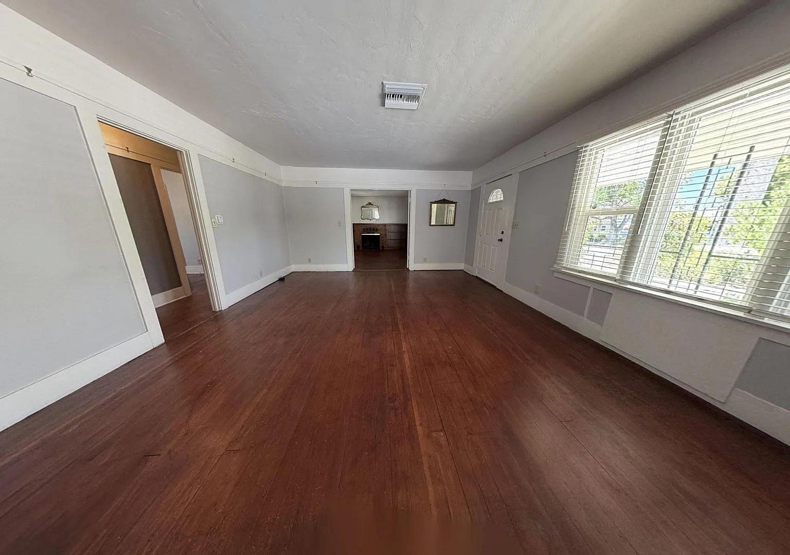 1320 E. Colton Ave. - 3 Bedroom, 1 Bath Plus Office Space Home Available Now! — Photo 4
